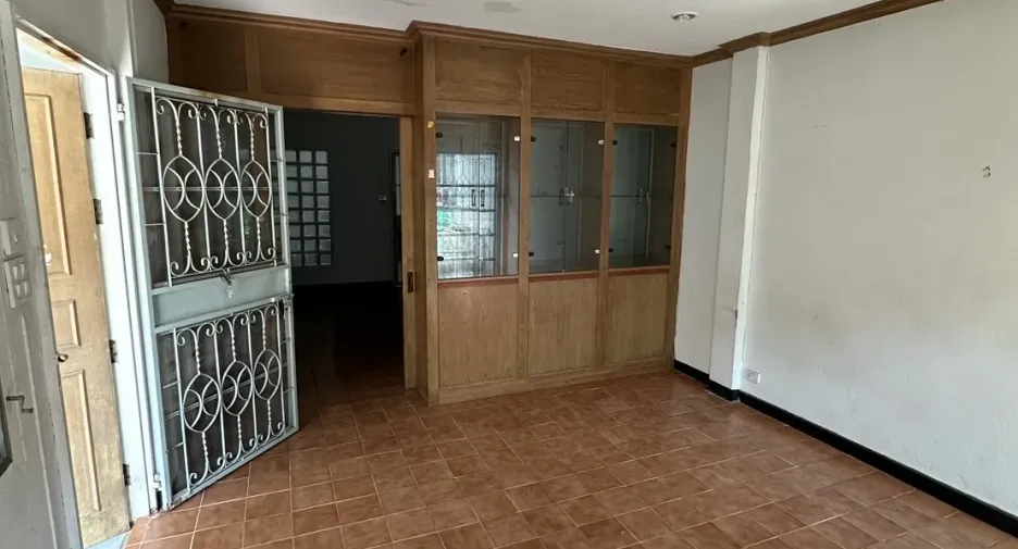 Reihenhaus zur Miete mit 3 Zimmer in Khan Na Yao, Bangkok