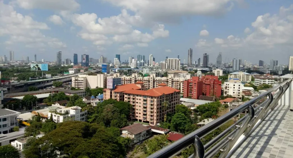 À vendre et à louer 3 chambres condo à Khlong Toei, Bangkok