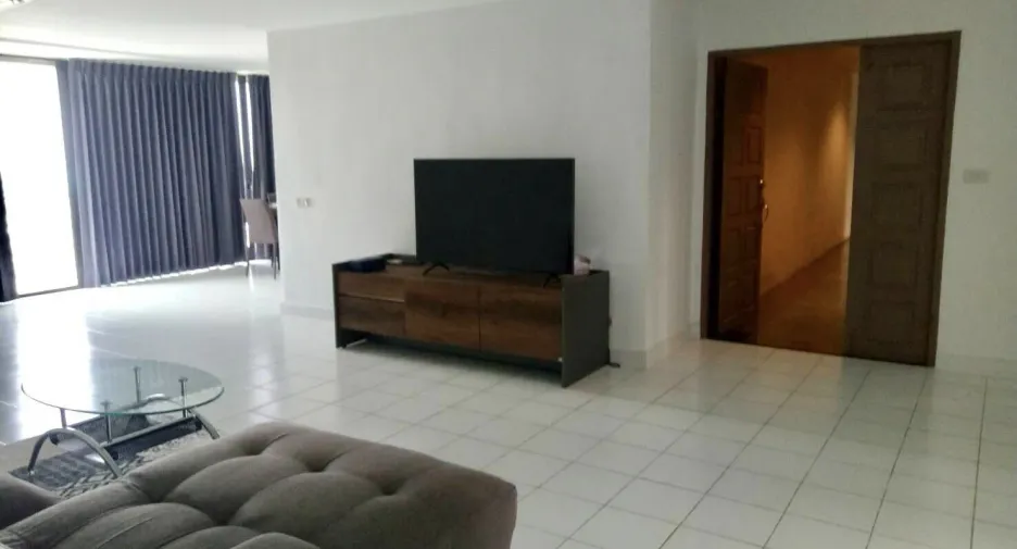 À vendre et à louer 3 chambres condo à Khlong Toei, Bangkok