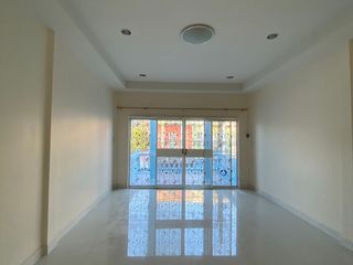 For rent 2 bedrooms townhouse in Nong Khaem, Bangkok