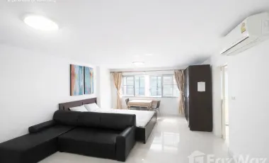 For sale スタジオ condo in Phra Khanong, Bangkok