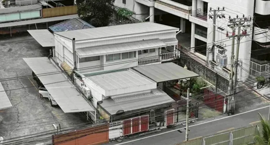 For sale 2 bedrooms house in Khlong Toei, Bangkok