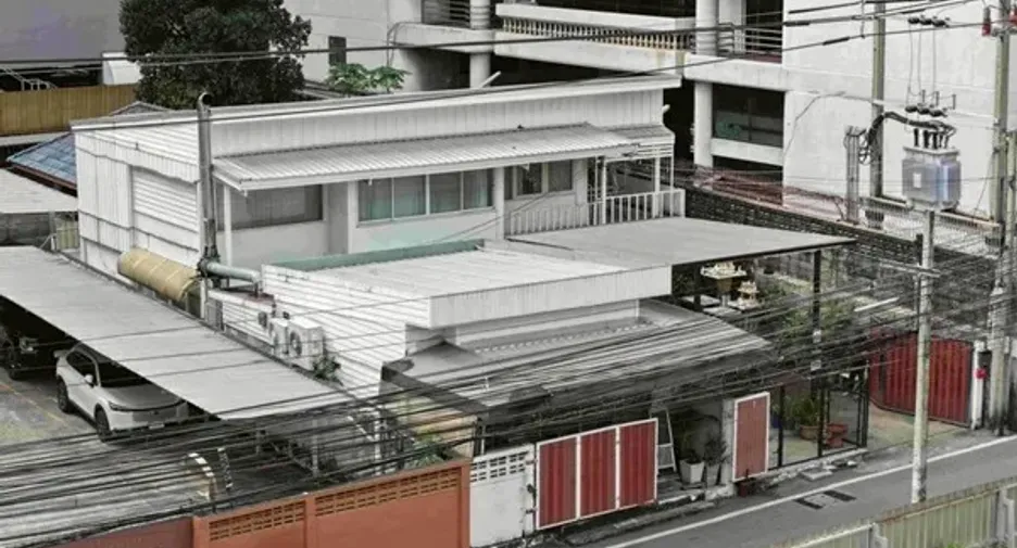 For sale 2 bedrooms house in Khlong Toei, Bangkok
