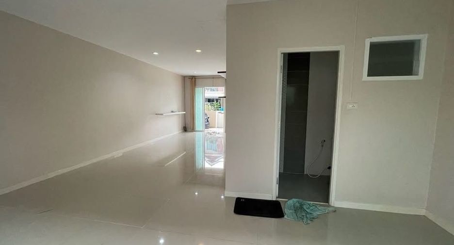 Casa en venta y en alquiler de 3 habitaciones en Bang Phli, Samut Prakan