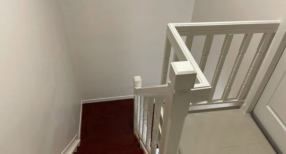 Casa en venta y en alquiler de 3 habitaciones en Bang Phli, Samut Prakan