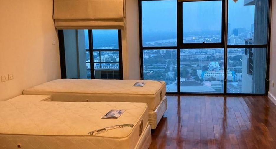 For sale 3 bedrooms condo in Sathon, Bangkok