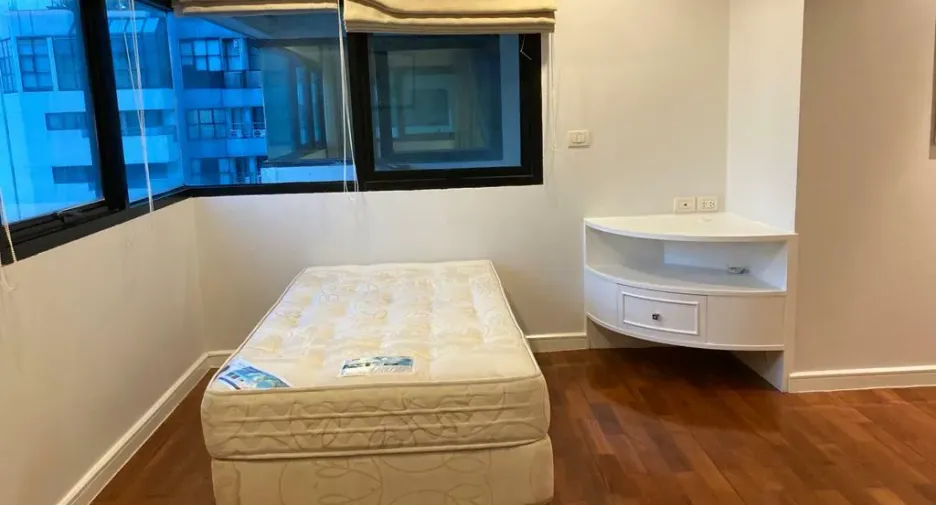 For sale 3 bedrooms condo in Sathon, Bangkok