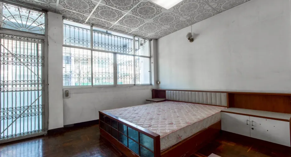 For sale 4 bedrooms townhouse in Yan Nawa, Bangkok
