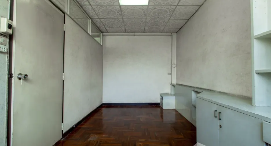 For sale 4 bedrooms townhouse in Yan Nawa, Bangkok