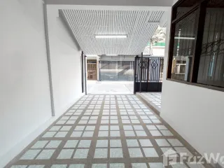 For sale 4 bedrooms townhouse in Yan Nawa, Bangkok