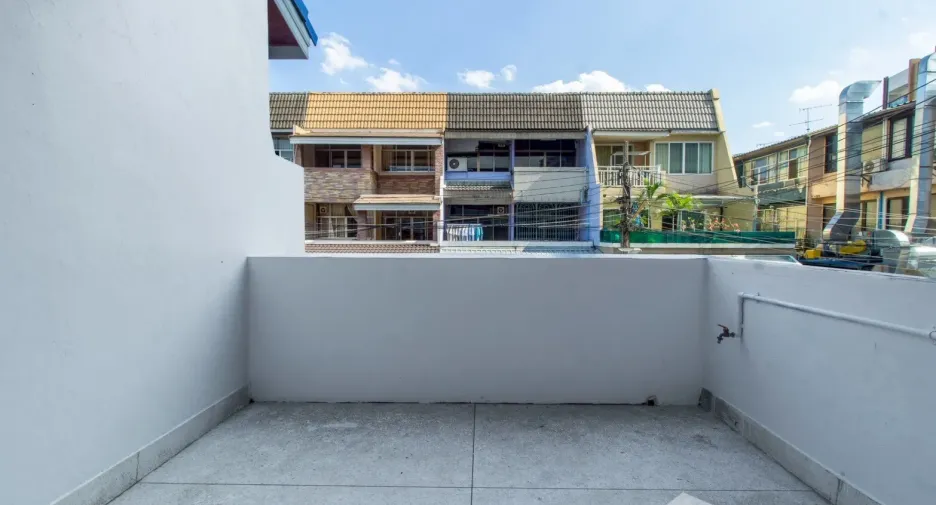 For sale 4 bedrooms townhouse in Yan Nawa, Bangkok