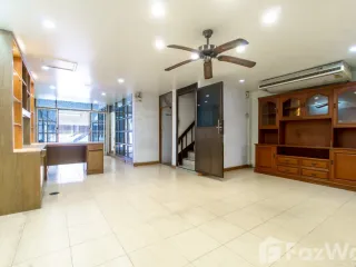 For sale 4 bedrooms townhouse in Yan Nawa, Bangkok