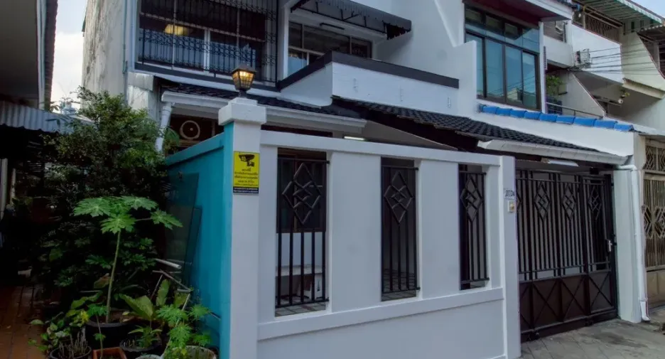 For sale 4 bedrooms townhouse in Yan Nawa, Bangkok