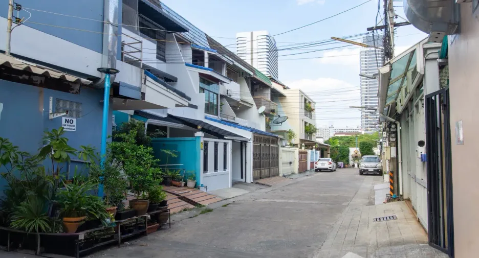 For sale 4 bedrooms townhouse in Yan Nawa, Bangkok