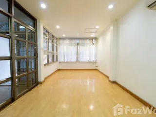 For sale 4 bedrooms townhouse in Yan Nawa, Bangkok