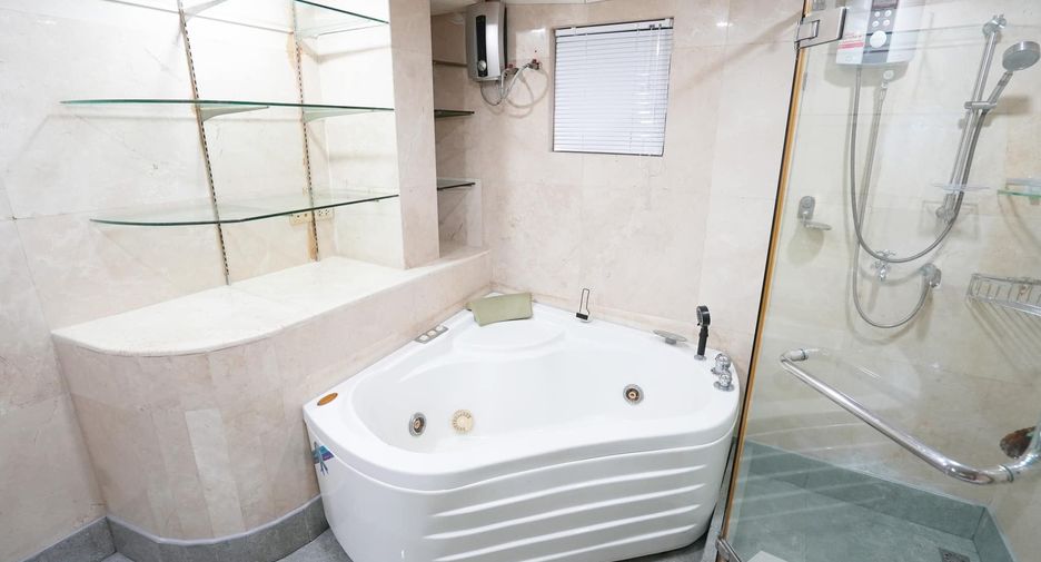 For sale and for rent 2 bedrooms condo in Watthana, Bangkok
