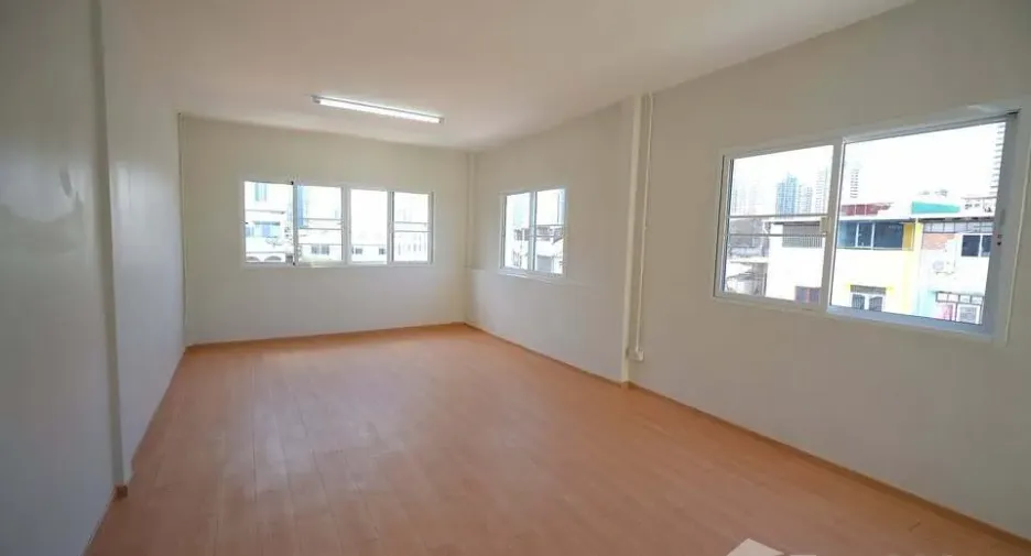 For sale 4 bedrooms house in Khlong San, Bangkok