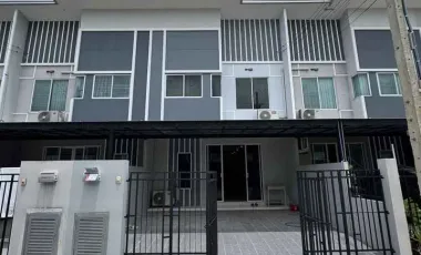 For sale 4 bedrooms townhouse in Lat Krabang, Bangkok