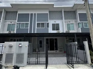 For sale 4 bedrooms townhouse in Lat Krabang, Bangkok