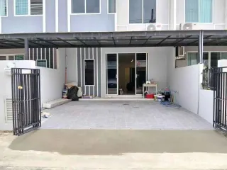 For sale 4 bedrooms townhouse in Lat Krabang, Bangkok