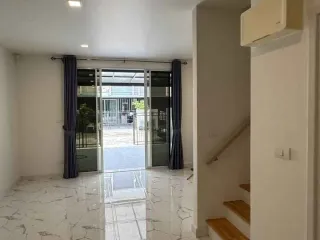 For sale 4 bedrooms townhouse in Lat Krabang, Bangkok