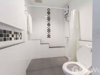 For sale 64 bedrooms apartment in Huai Khwang, Bangkok