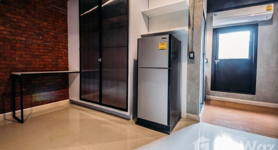 For sale 64 bedrooms apartment in Huai Khwang, Bangkok