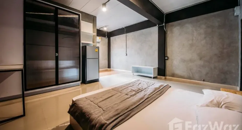For sale 64 bedrooms apartment in Huai Khwang, Bangkok