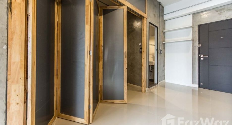 For sale 64 bedrooms apartment in Huai Khwang, Bangkok