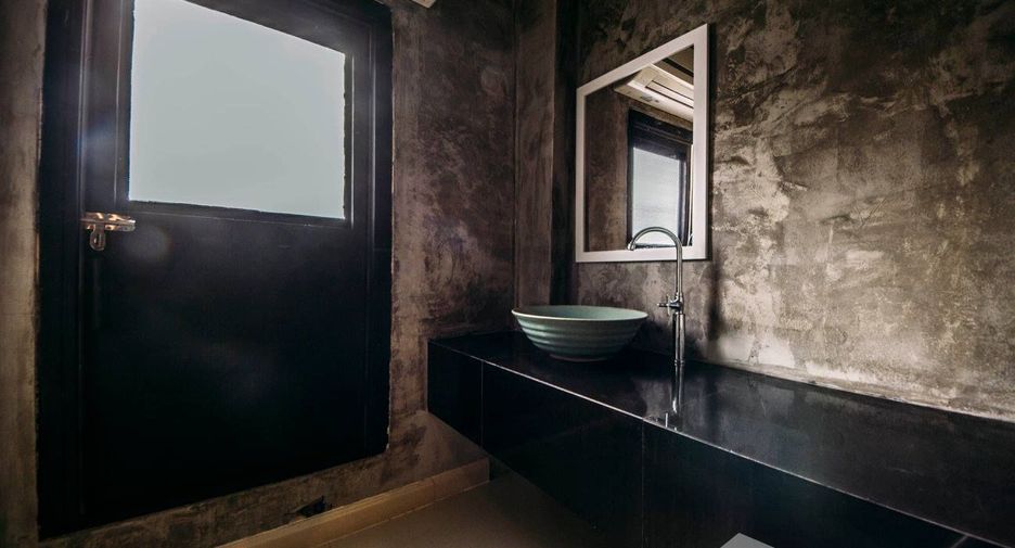 For sale 64 bedrooms apartment in Huai Khwang, Bangkok