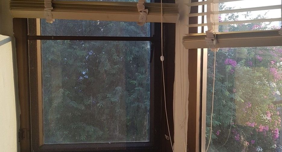 For sale 4 bedrooms townhouse in Watthana, Bangkok