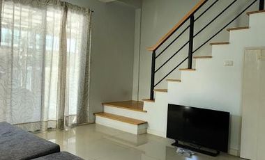 Reihenhaus zum Kauf und zur Miete mit 3 Zimmer in Phra Khanong, Bangkok