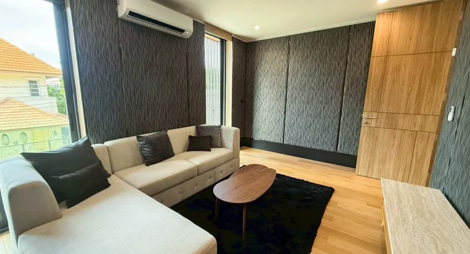 Villa zum Kauf mit 4 Zimmer in Lat Phrao, Bangkok