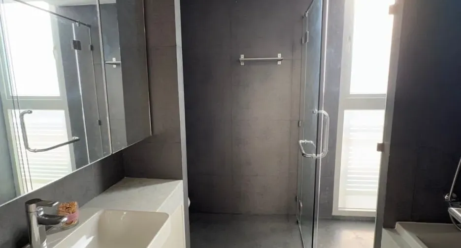 For sale and for rent 3 bedrooms condo in Watthana, Bangkok