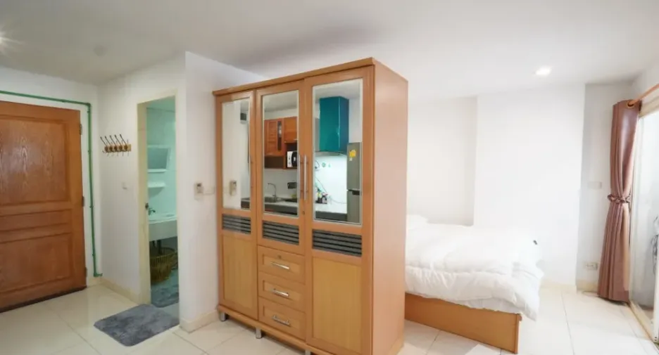 For sale and for rent studio condo in Khlong Toei, Bangkok