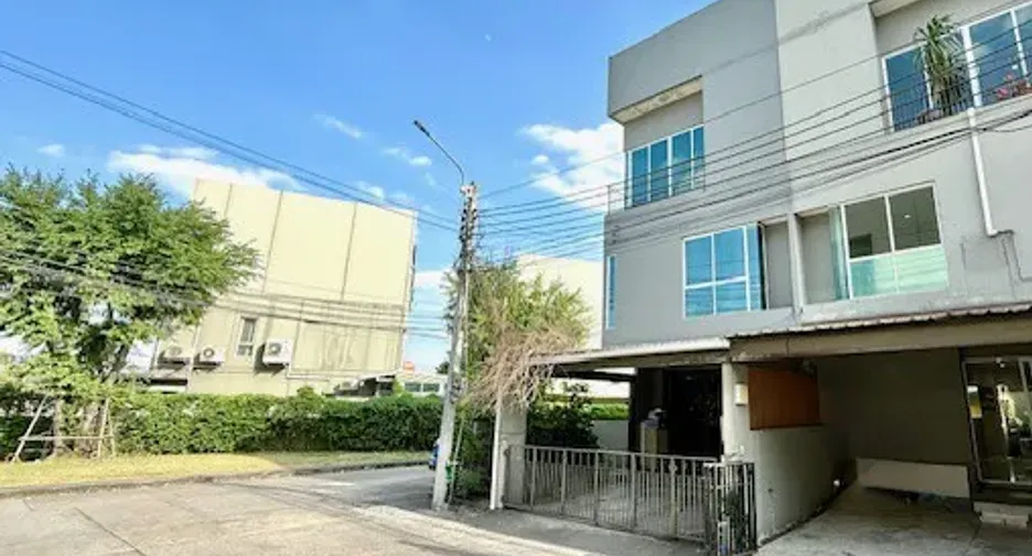 出售 3 卧室 联排别墅 在 Suan Luang, 曼谷