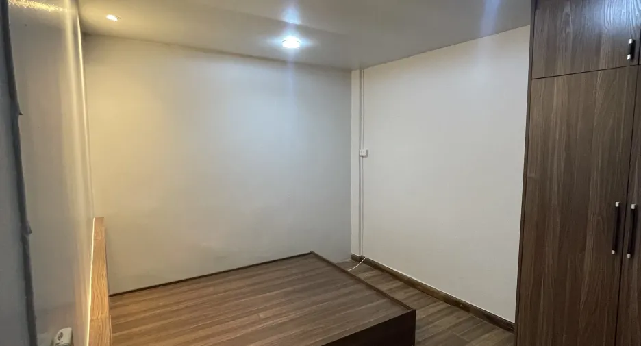 Casa adosada en venta y en alquiler de 4 habitaciones en Bangkok Yai, Bangkok