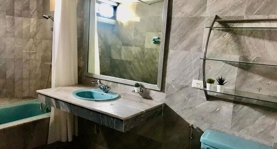 For sale and for rent 3 bedrooms condo in Watthana, Bangkok