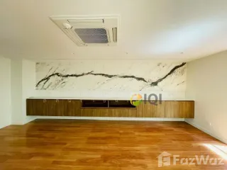 For sale 5 ベッドルーム townhouse in Watthana, Bangkok