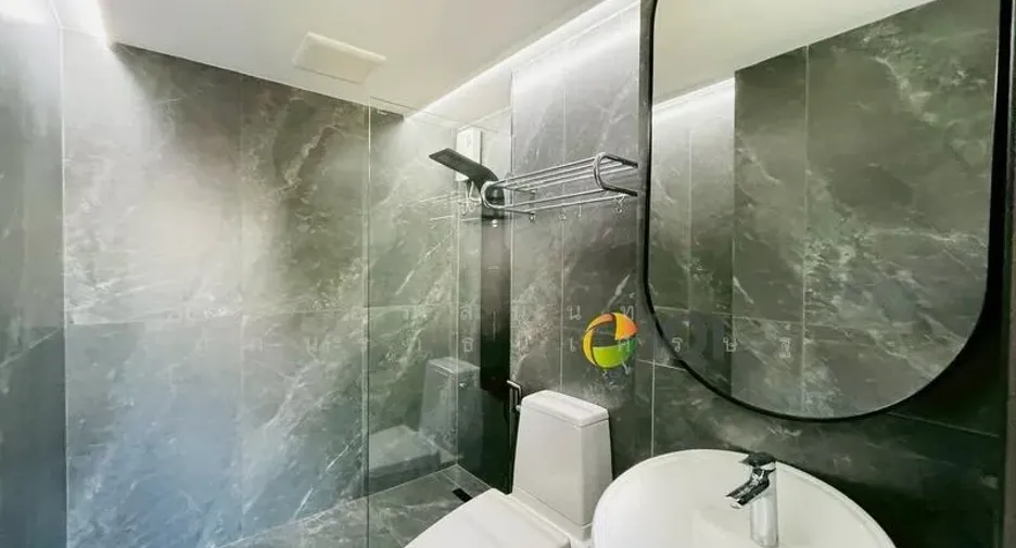 For sale 5 bedrooms townhouse in Watthana, Bangkok