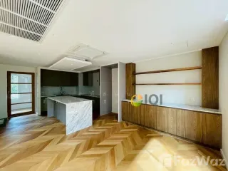 For sale 5 ベッドルーム townhouse in Watthana, Bangkok