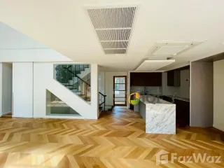 For sale 5 ベッドルーム townhouse in Watthana, Bangkok