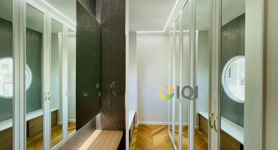 For sale 5 bedrooms townhouse in Watthana, Bangkok