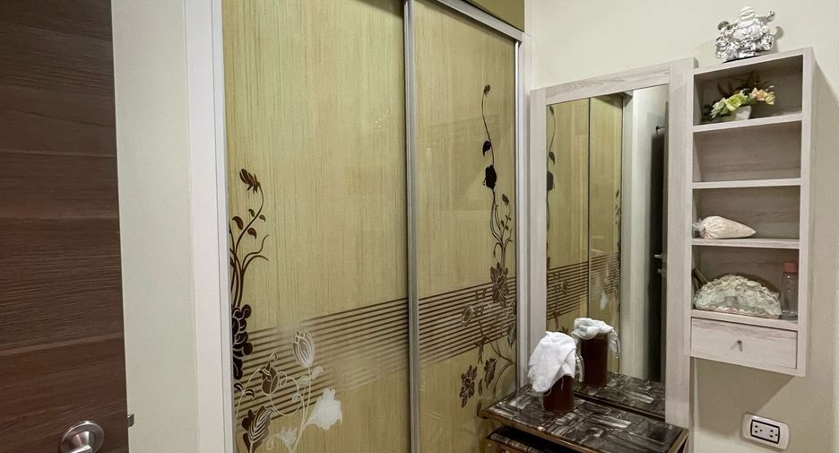 Condo en venta de 3 habitaciones en Yan Nawa, Bangkok