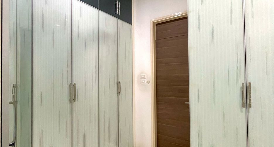 Condo en venta de 3 habitaciones en Yan Nawa, Bangkok