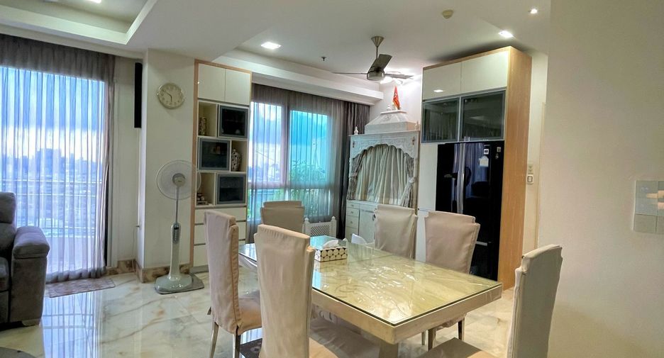 Condo en venta de 3 habitaciones en Yan Nawa, Bangkok