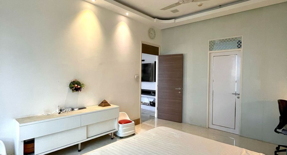 Condo en venta de 3 habitaciones en Yan Nawa, Bangkok