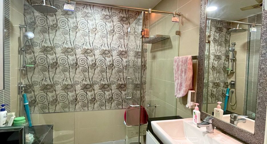 Condo en venta de 3 habitaciones en Yan Nawa, Bangkok