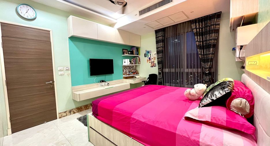 Condo en venta de 3 habitaciones en Yan Nawa, Bangkok