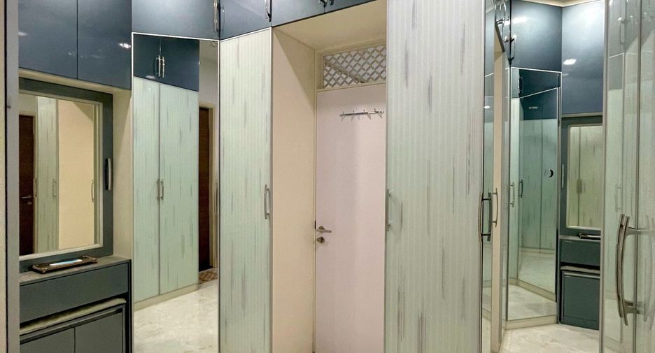 Condo en venta de 3 habitaciones en Yan Nawa, Bangkok